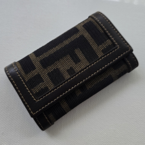 🔑 FENDI Zucca 6 Key Holder - Picture 14 of 14